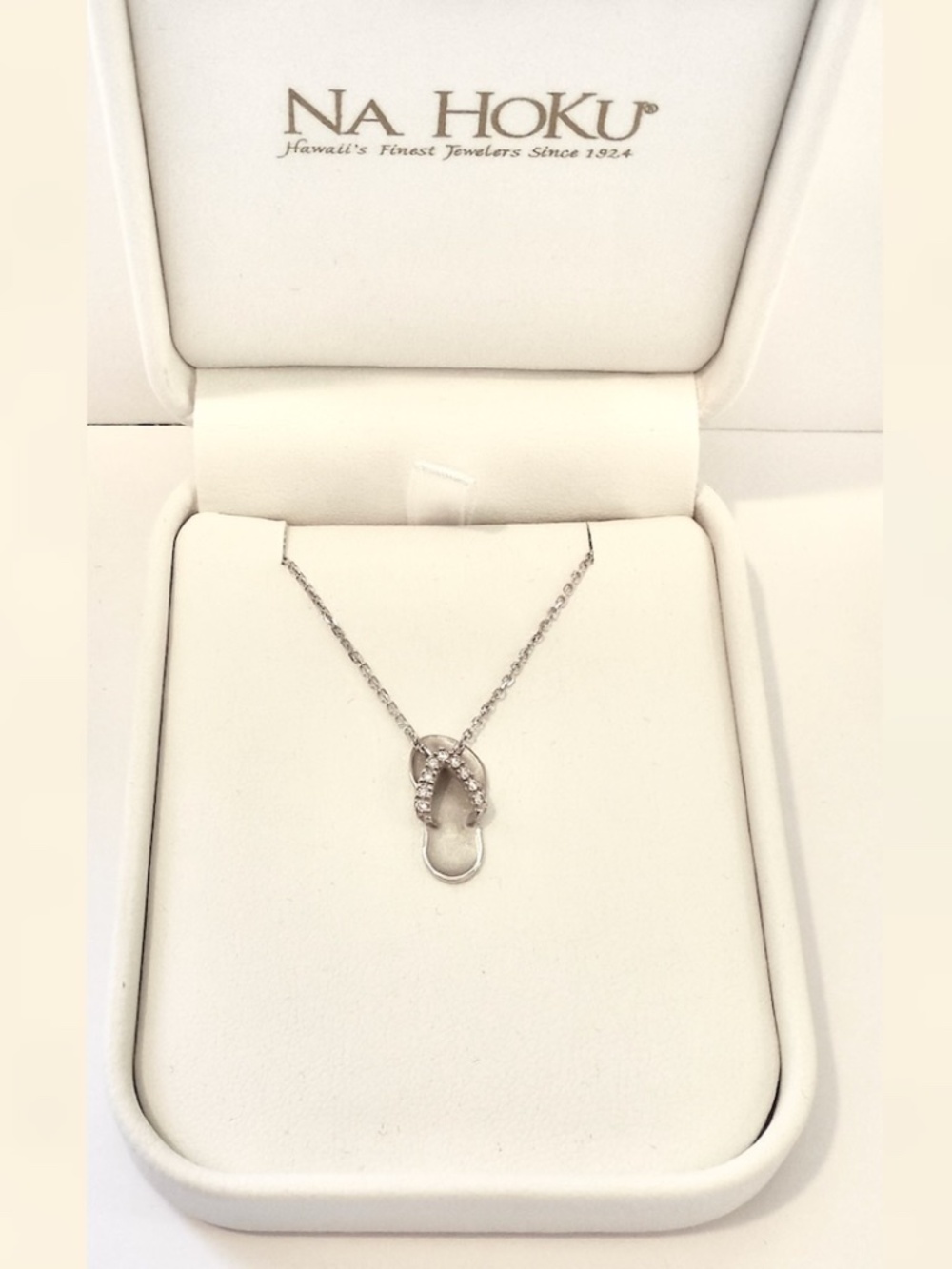 14K White Gold Na Hoku CLASSIC HAWAIIAN SLIPPER Diamond Sandal Pendant Necklace